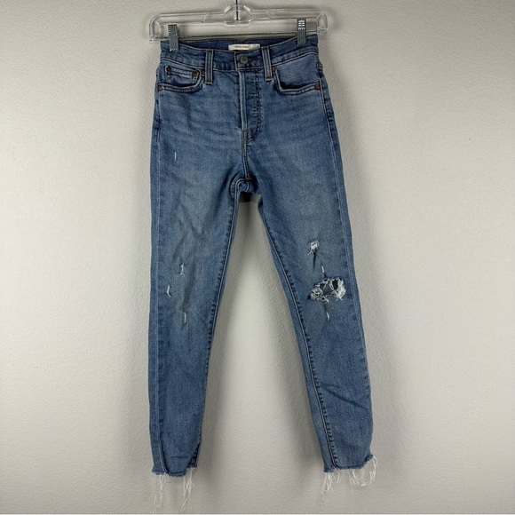 Levi’s Wedgie Skinny Raw Hem Button Fly Distressed Jeans Size 25 - Picture 1 of 8